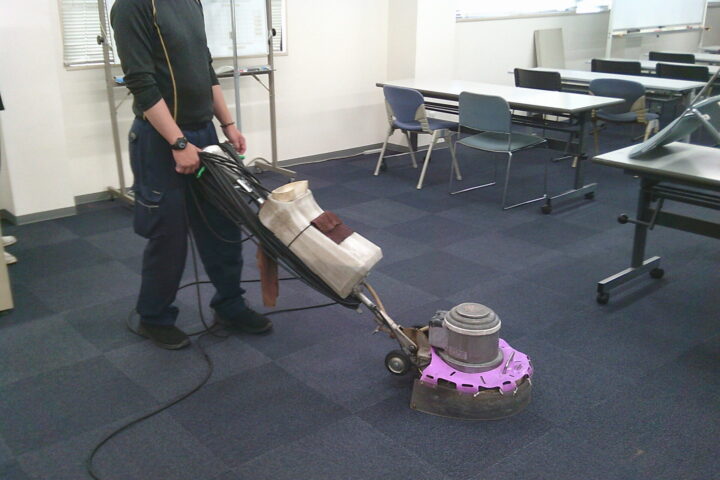 学習塾の清掃スタッフ